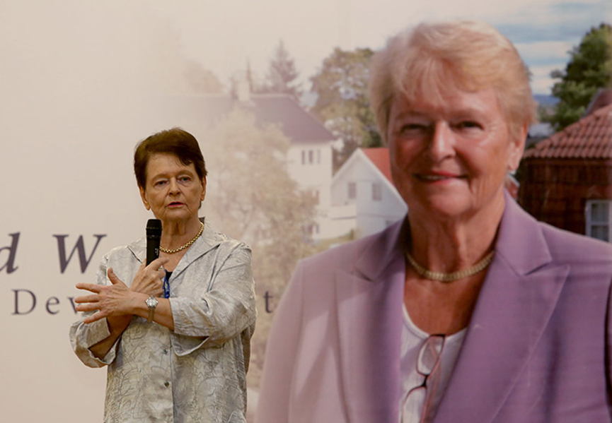 成大授予挪威前總理布倫特蘭女士名譽博士