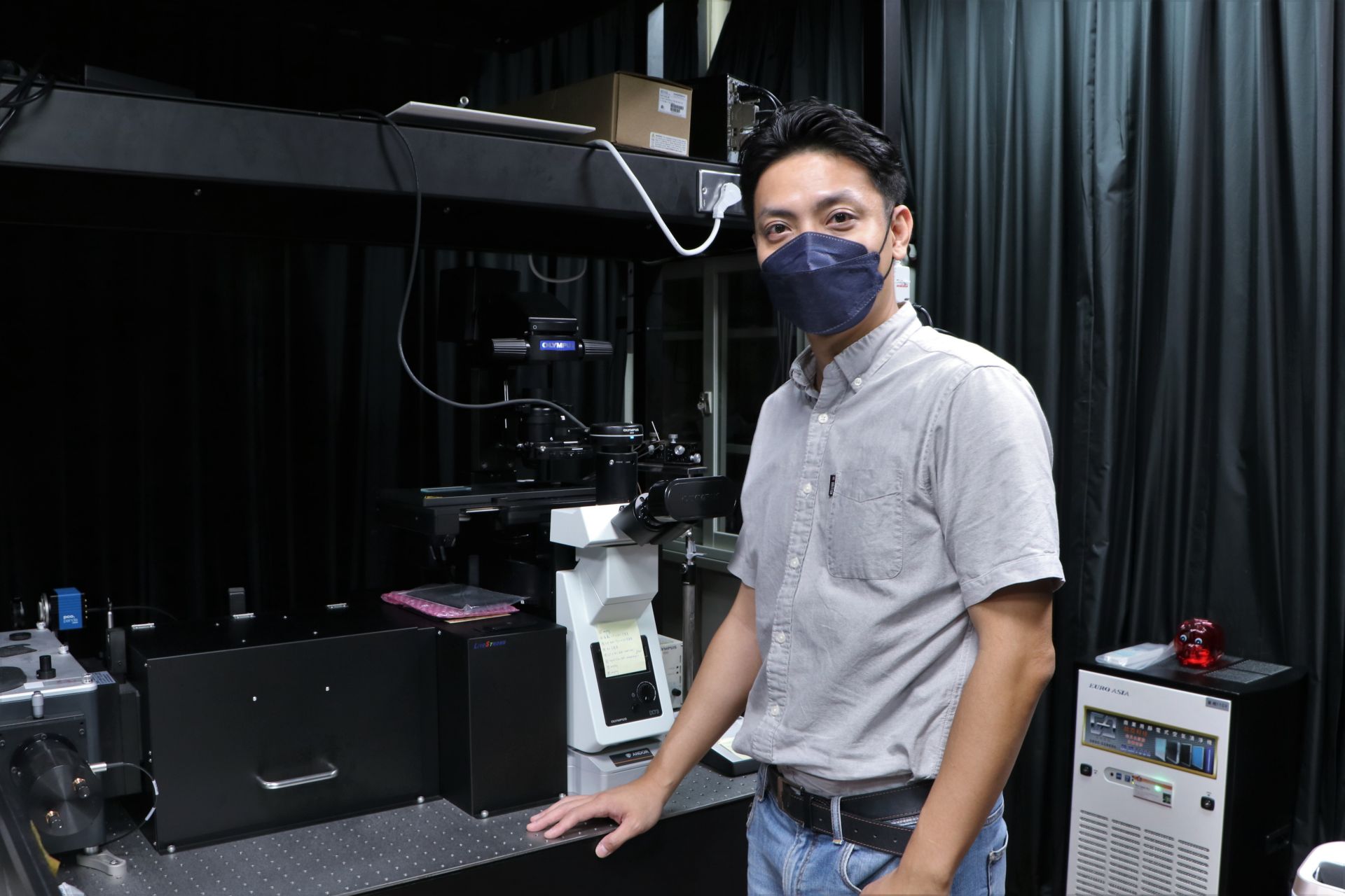研製超薄透鏡　開拓奈米光學應用契機　成大光電系吳品頡三度登指標期刊