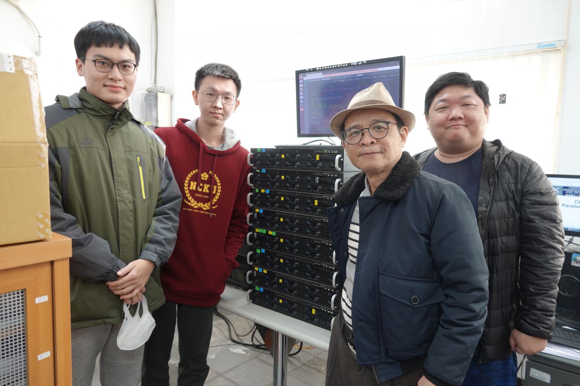 創建台灣新護國神山產業　成大團隊研發新一代網路拓樸　超越美中日之超級電腦的技術