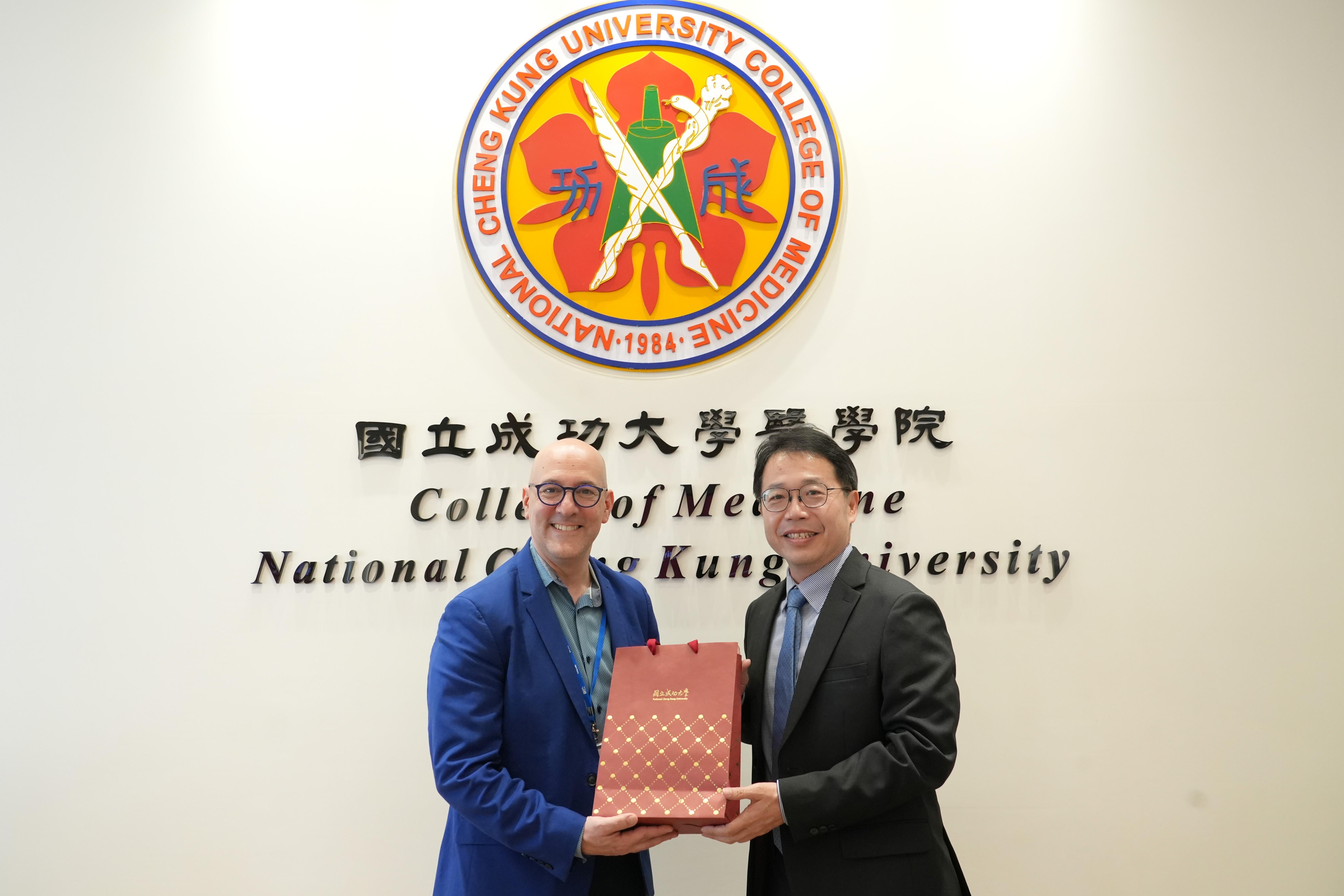 美國紐約市立大學訪團參訪成大 洽談醫學領域合作