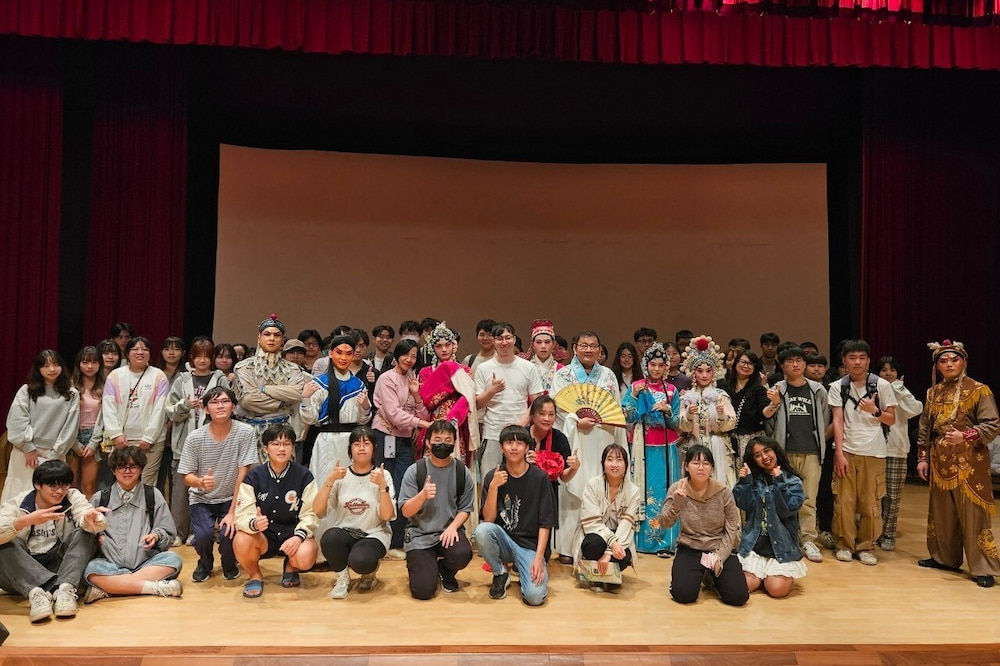 “Campus Encounter with the White Lady” Marked the Fuxing Peking Opera Troupe's Third Visit to NCKU