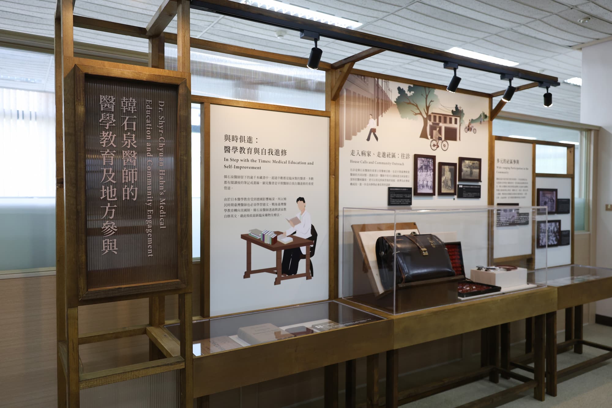 "Burning light to life: Healthcare Guardianship Thematic Exhibition" — Experiencing the Warmth Between Doctors and Patients